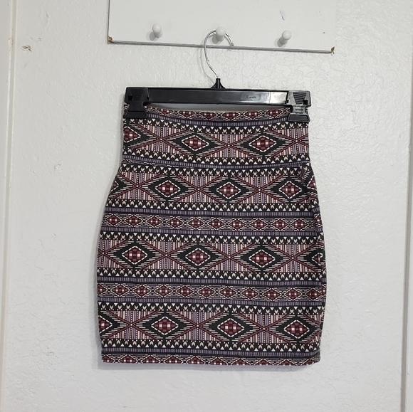 "CHARLOTTE Russe" Pencil Mini Skirt Size Small - Picture 2 of 2